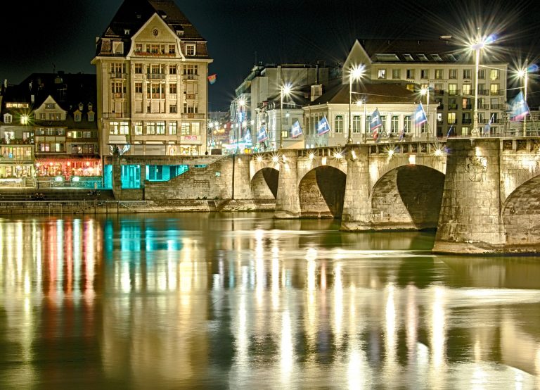City-break in Basel de la 177 de euro (zbor Wizzair din Cluj fara bagaj de cala + cazare 4 nopti). Zbor disponibil si din Bucuresti